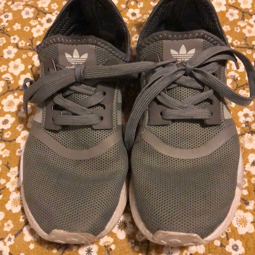 NMD ADIDAS size men’s 7, women’s 8.5